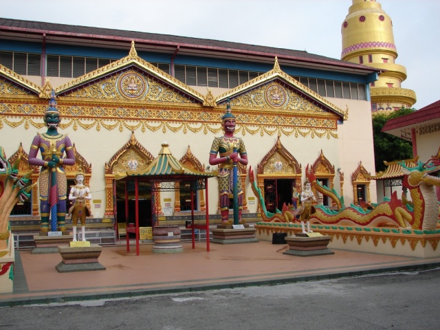 13 Penang, Malaysia. Thai temple.jpg